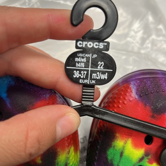NWT Kids Tye Dye Crocs - Picture 5 of 5